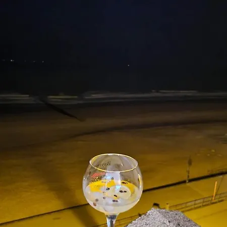 Zeezicht, Volledig Gerenoveerd Luxe דירה *