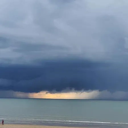 Daire Zeezicht, Volledig Gerenoveerd Luxe