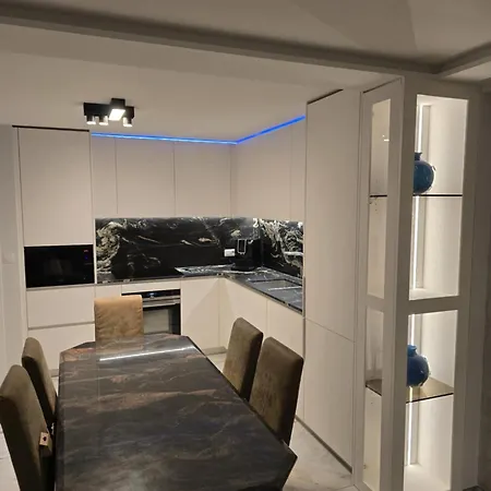 Zeezicht, Volledig Gerenoveerd Luxe Apartment *