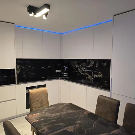 Apartment Zeezicht, Volledig Gerenoveerd Luxe *
